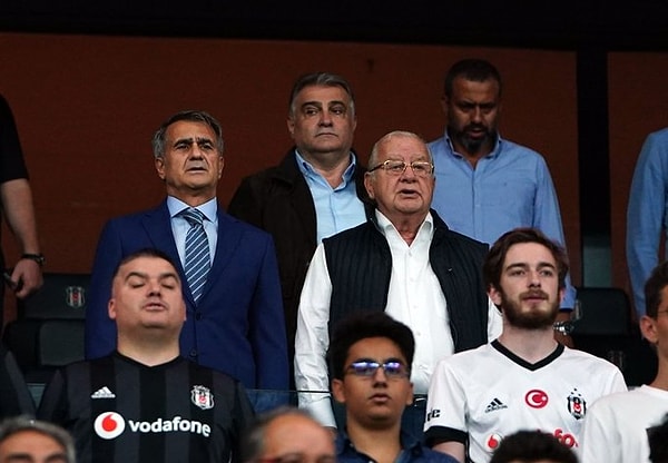 Geçtiğimiz sezon sonunda Beşiktaş’taki görevi sona eren ve yoluna A Milli Takım’da devam eden Şenol Güneş, Beşiktaş-Göztepe maçını tribünden takip etti.