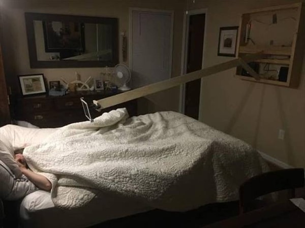 19. Когда слишком любишь посмотреть сериальчик перед сном