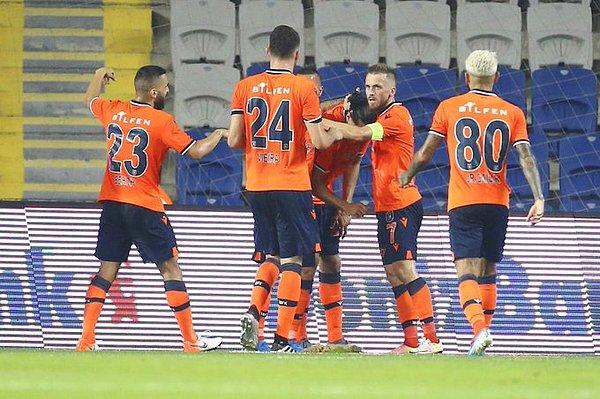 Medipol Başakşehir 32.dakikada, Enzo Crivelli'nin attığı golle 1-0 öne geçti.