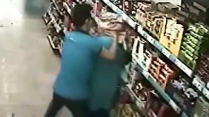 Markette Saldırıya Uğrayan Kadının Yardım Çığlığı: 'Tehdit Etmeye Devam Ediyor'