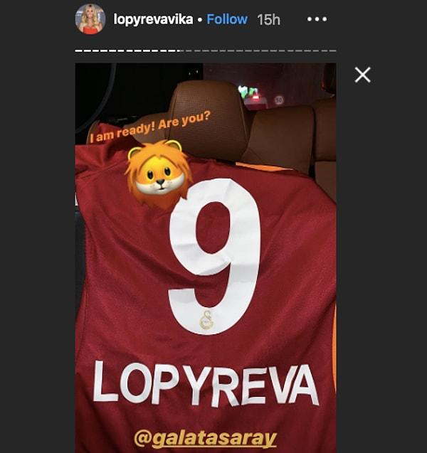 Sıkı bir Galatasaraylı olan Lopyreva'nın 9 numaralı kendi adını yazdırdığı bir forması da var.
