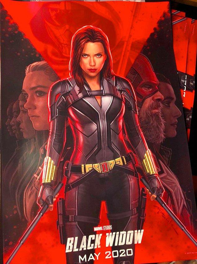 3. Black Widow'un geçmişini anlatan bir solo filminin geleceğini sizlere daha önceki haberimizde duyurmuştuk. İşte o filmden ilk posterimiz ve biricik Natasha Romanoff'umuzun giyeceği kostüm gün yüzüne çıktı!