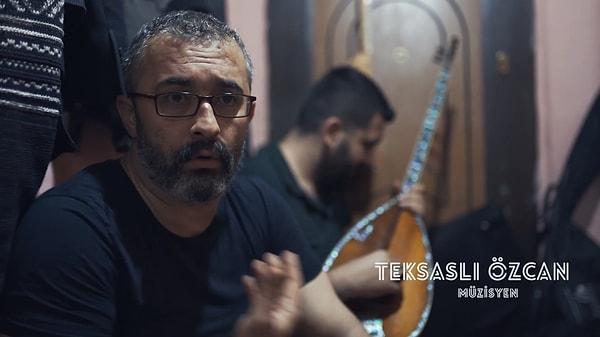 Zeliha'dan sonra Teksas'lı Özcan, 2000'li yıllarda İstanbul'daki üniversite mezunu müzisyenlerin bu müzikle dalga geçtiğini alaylı oldukları için küçük gördüklerini söylüyor. Son zamanlarda da bu müzik patlayınca hepsi bu işi yapmaya çalışıyormuş.