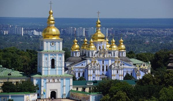 1991 - Ukrayna, SSCB'den bağımsızlığını ilan etti.