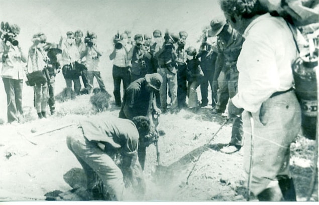 1974 - Mağusa'ya bağlı Muratağa ve Sandallar köylerinden 88 Türk'ün, öldürülüp yakılarak çukura gömüldükleri (Muratağa, Sandallar ve Atlılar Katliamı) anlaşıldı.
