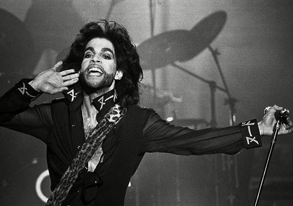 13. 2016 yılında kaybettiğimiz şarkıcı Prince öldüğü zaman ardından vasiyet bırakmamıştır ve 700den fazla kişi Prince'in üvey kardeşi olduğunu iddia etmiştir.