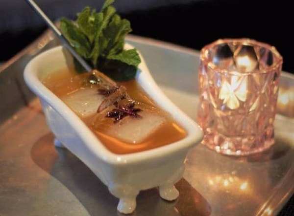 4. Просто коктейль в ванной