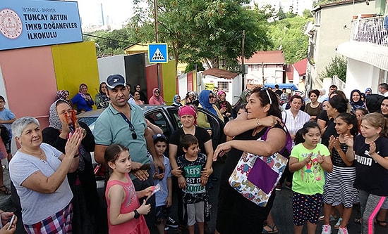 Eğitim Yılı Başlarken: Sarıyer'de Okulun Kapısına Kilit Vuruldu, Veliler Eylem Yaptı