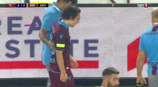 Trabzonspor'da Abdülkadir Ömür, 44. dakikada sakatlanarak yerini Yusuf Sarı'ya bıraktı.