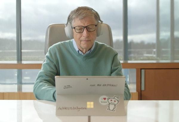 5. Bill Gates, Kraliçe tarafından fahri şövalyelikle ödüllendirilmiştir, ancak Amerikan vatandaşı olması nedeniyle “Sör” unvanını kullanamaz.