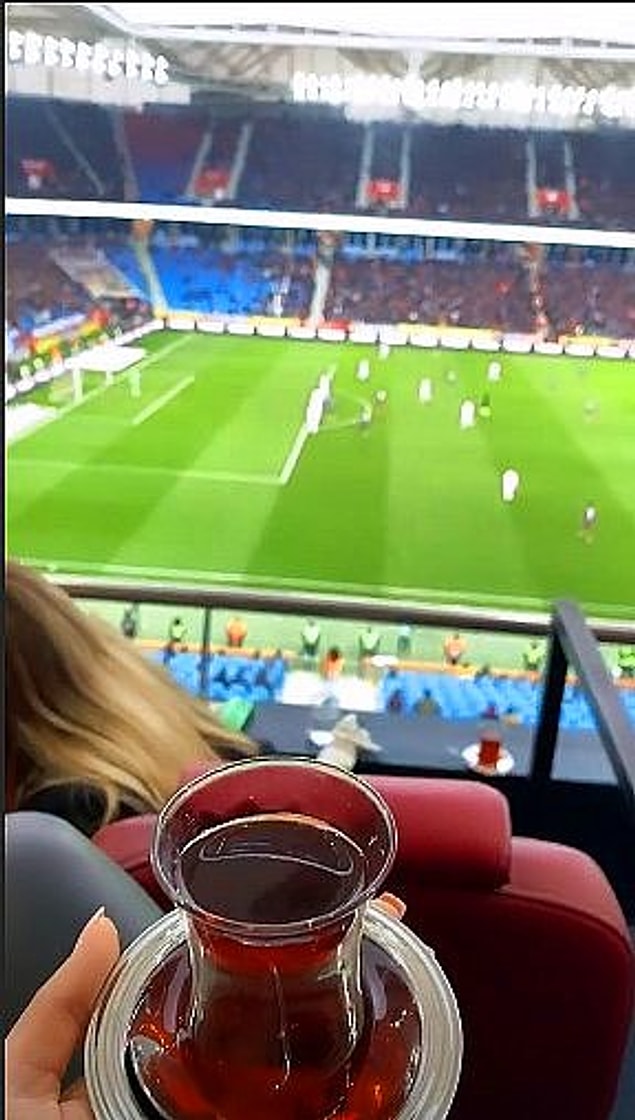 Çay kültürümüzü de benimsemiş görünüyor