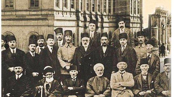 1919 - Gazi Mustafa Kemal, Sivas Kongresi'ni açtı.