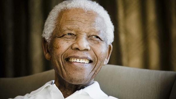 1962 - Güney Afrika'da Mandela, ülkeyi yasa dışı yollardan terk etmek suçundan 5 yıl hapse mahkûm edildi.