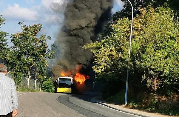 Otobüsteki 15 yolcu hemen tahliye edilirken otobüs alev alev yandı.