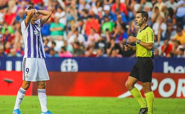 Enes Ünal, Real Valladolid'in Levante'ye deplasmanda 2-0 mağlup olduğu maçta 90 dakika forma giydi ancak yenilgiye engel olamadı.