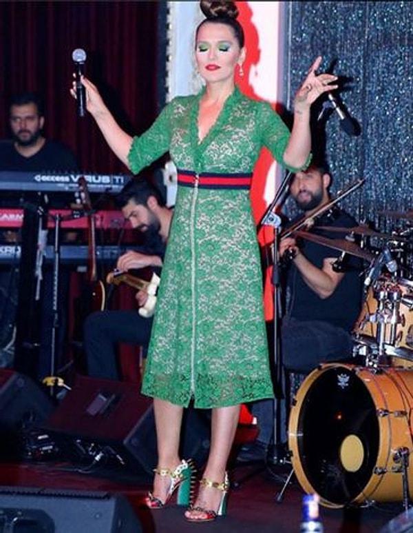 Mesela Gucci'nin bu elbisesini dünyaca ünlü şarkıcı Rihanna'nın üzerinde de görmüştük.