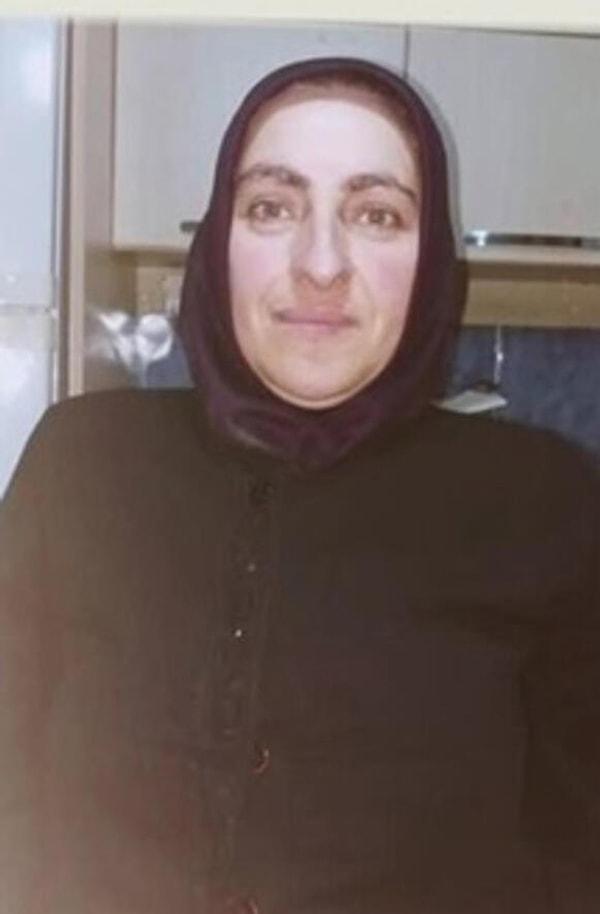 Aranan kişi 4 çocuk annesi Ayşe Altuntaş. 18 Temmuz'da sabah saat 5 civarında İstanbul Sultangazi'deki kızının evinden çıkmış ve bir daha geri dönmemiş. Eşiyle resmi olarak ayrılmasalar da kızıyla birlikte yaşıyormuş.