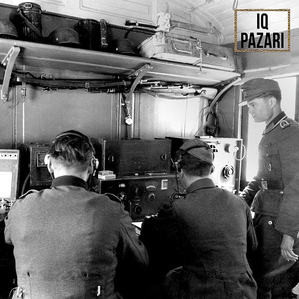 İkinci Dünya Savaşı'nda Alman bir kaptana ait bir denizaltı filmlere konu olan Enigma makinesini ve kod yönergesini taşıyordu.