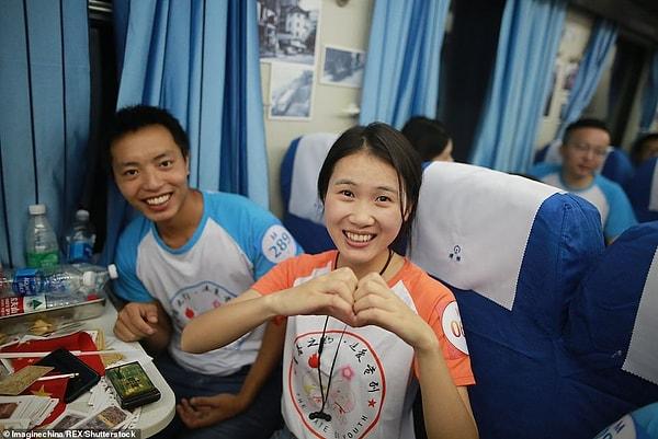 Çin'de ülkedeki 200 milyon yalnızın "aşk" istikametine götürülmesi için özel bir tren hizmeti tasarlandı.