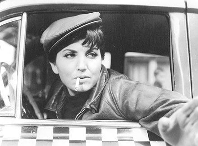 9. Şoför Nebahat (1960): Yine pek çok versiyonu olan filmin ilkini Metin Erksan çekmiştir. Senaryosunu Attila İlhan, Atıf Yılmaz ve Metin Erksan yazdı.