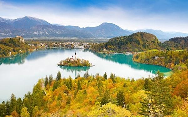 14. Slovenya'daki Bled Gölü'nde bulunan ada, ülkedeki tek doğal adadır.