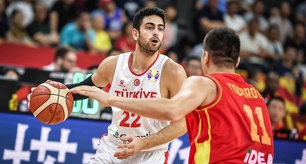 A Milli Erkek Basketbol Takımı, Çin'in ev sahipliğinde gerçekleştirilen 2019 FIBA Dünya Kupası klasman grubundaki ilk maçında Karadağ'ı 79-74 yenerek olimpiyat elemelerine katılma iddiasını son karşılaşmaya taşıdı.