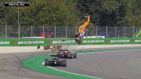 Formula 3'te Yarışan Alexander Peroni'nin Yaptığı İnanılmaz Kaza: Araç Metrelerce Havaya Uçtu!