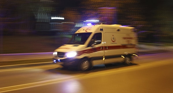 Mersin'de hastane önünde park halinde duran ambulansı, şoför olduğunu söyleyerek kaçıran şahıs paniğe neden oldu.