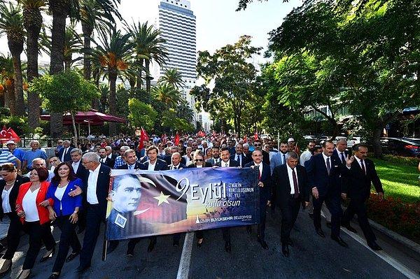 İzmir’in kurtuluşunun 97. yıldönümü etkinlikleri "Zafer Yürüyüşü" ile başladı.