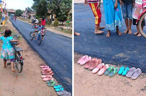 1. Endonezya'da bir köydeki çocuklar ilk defa gördükleri asfaltın kirlenmemesi için ayakkabılarını çıkardılar.