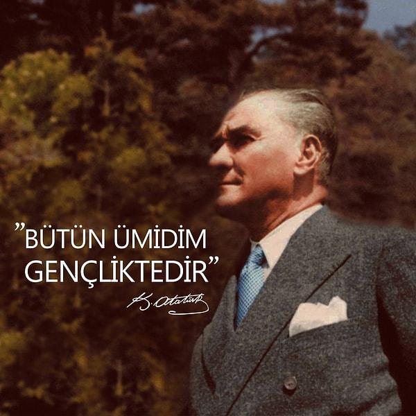 Biz bu arkadaşlarımızın henüz çok genç olduğu için bazı kavramları ayırt edemediğini düşünüyor ve gençlikten umudumuzu kesmemeye devam ediyoruz. Çünkü Mustafa Kemal Atatürk, sadece gençlere güvendi. Okuyun gençler, öğrenin!