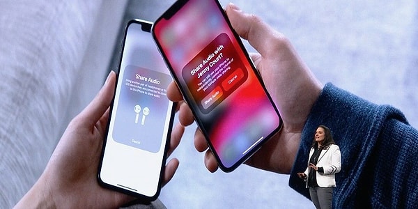 Artık iki çift Airpods, tek bir telefona aynı anda bağlanabilecek. Böylece istediğiniz kişiyle aynı anda istediğiniz şarkıyı dinleyebileceksiniz.