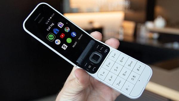 Bu telefonda Nokia riskli hamlelerden uzak durmuş, pek de iyi yapmış.