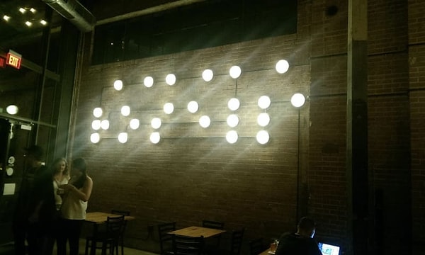 6. А этот зачем-то сделал подсветку для надписи, которое обозначает название бара на шрифте Брайля.