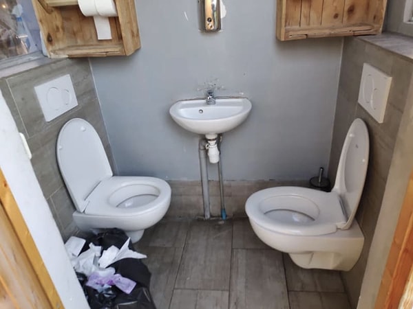 16. А в туалетах этого бара на крыше можно устраивать дуэли.