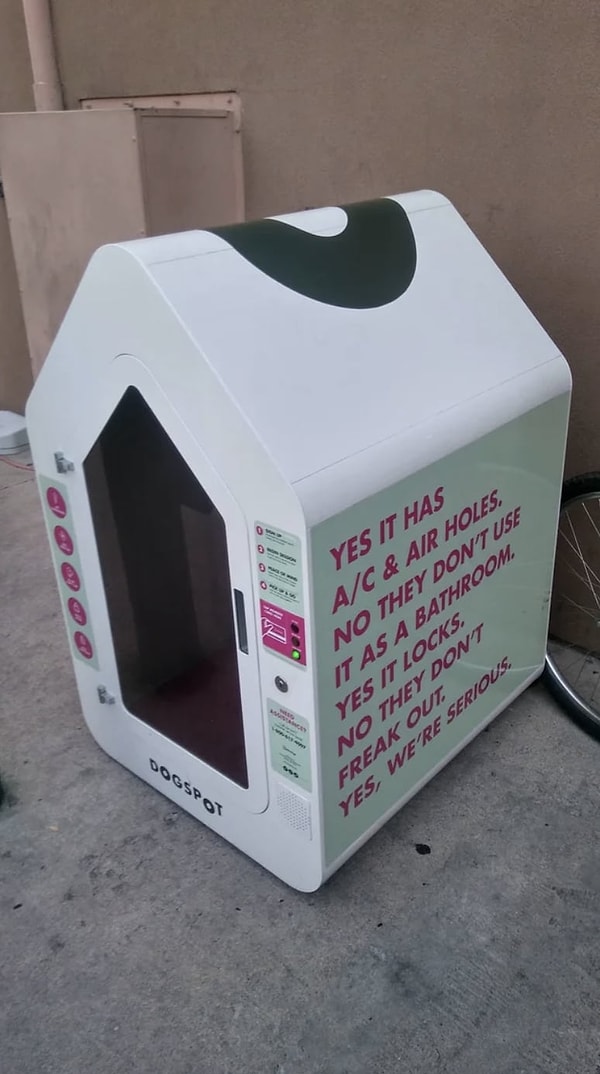 17. В этом баре есть собачья будка с кондиционером, чтобы ваш четвероногий друг чувствовал себя комфортно.