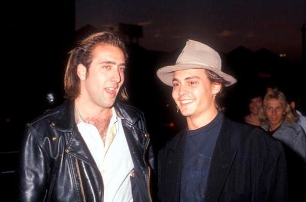 7. Aktör Johnny Depp'in asıl hayali ünlü bir 'rock yıldızı' olmakmış, yakın arkadaşı Nicolas Cage ise "Bırak balım sen bu işleri, bak ben sana ne bulacağım." diyerek kendisine Elm Sokağı Kabusu filminin seçmeleri için bir görüşme ayarlamış.