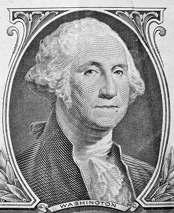 5. George Washington aslında kızıl saçlıydı. Peruk takmak yerine saçlarına pudra dökerdi.