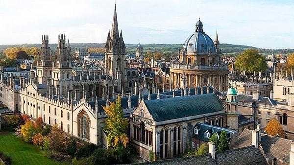 İngiltere'deki Oxford Üniversitesi, dört yıldır listede dünyanın en iyi üniversitesi olarak ilk sıradaki yerini koruyor.