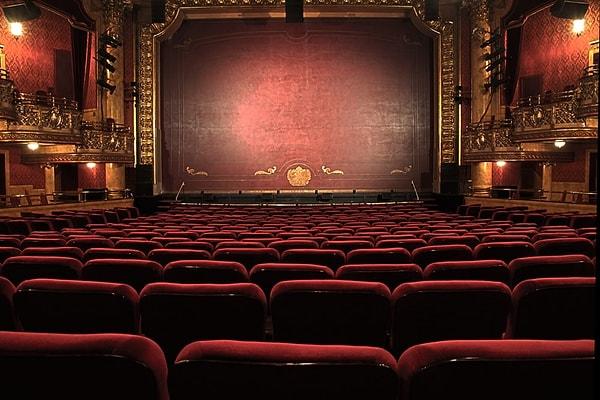 1756 - Rusya'da ilk tiyatro kuruldu.