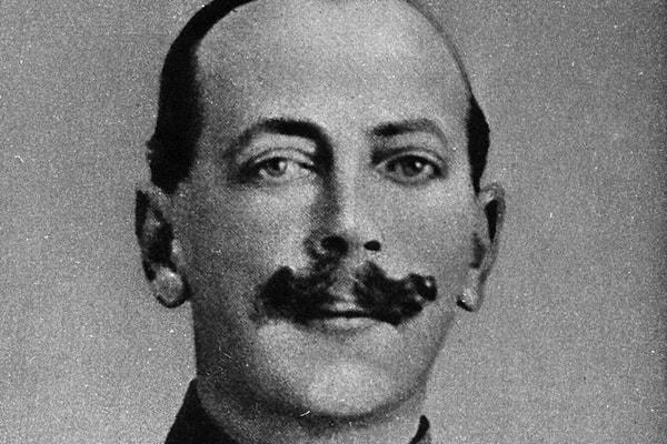 1918 - İngiliz savaş muhabiri Charles Repington o sırada sürmekte olan savaşı ilk kez Birinci Dünya Savaşı olarak nitelendirdi.