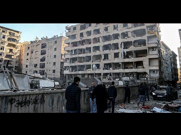 2006 - Diyarbakır'ın Bağlar beldesinde meydana gelen bombalı saldırıda, 8'i çocuk olmak üzere 10 kişi öldü ve 15 kişi yaralandı.