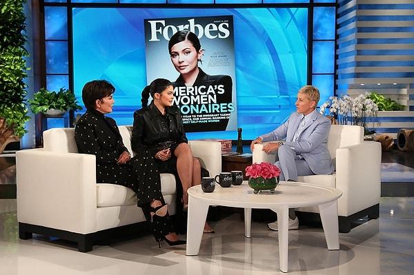1. Son olarak The Ellen Show'a katılan Kylie Jenner en büyük korkusunun içeceklerindeki toz kalıntıları olduğunu açıkladı.