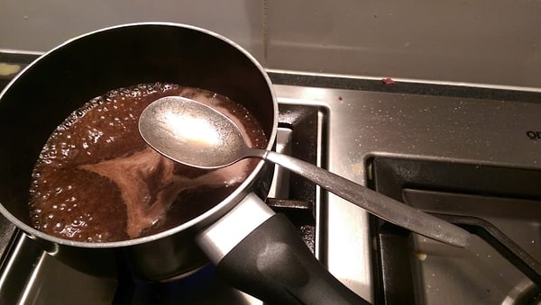 15. Ложка, у которой есть специальная линия, указывающая на ее центр тяжести.