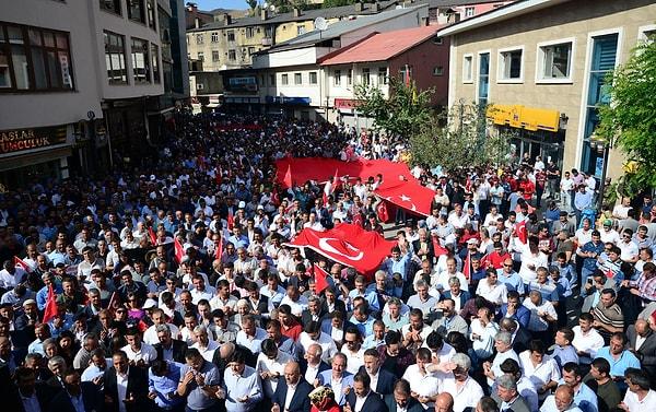 Bitlisli vatandaşlar, Gökmeydan'da toplandı.