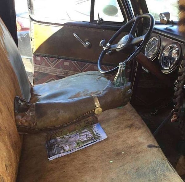 1. Когда ты дальнобойщик, и сильно скучаешь по своим собутыльникам :)