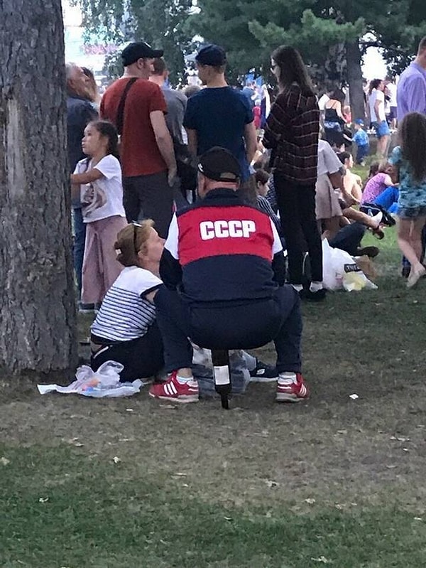 4. Кто сказал, что бутылки - не для сидения на них?