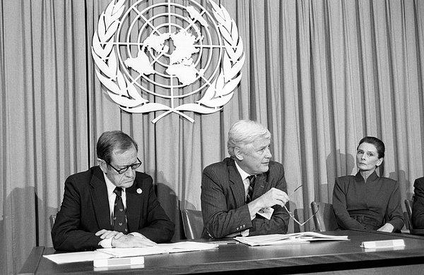 Tam 30 yıl önce, 1989'de, dünya liderleri Birleşmiş Milletler Çocuk Hakları Sözleşmesi'ne imza atarak dünya üzerindeki her çocuğun haklarını koruyacaklarının taahhüdünü verdiler.