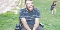 Tekerlekli Sandalyesi Kırılan Gence Yaptıkları Sürprizle Duygulandıran Güzel İnsanlar!