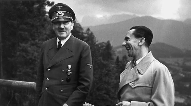 SÄ±rada Hitler'in gÃ¶zÃ¼ne girmek vardÄ±. 1926'da idolÃ¼yle tanÄ±ÅtÄ± birkaÃ§ saatlik sohbetin ardÄ±ndan artÄ±k o da idolÃ¼ iÃ§in vazgeÃ§ilmez biri olmuÅtu.